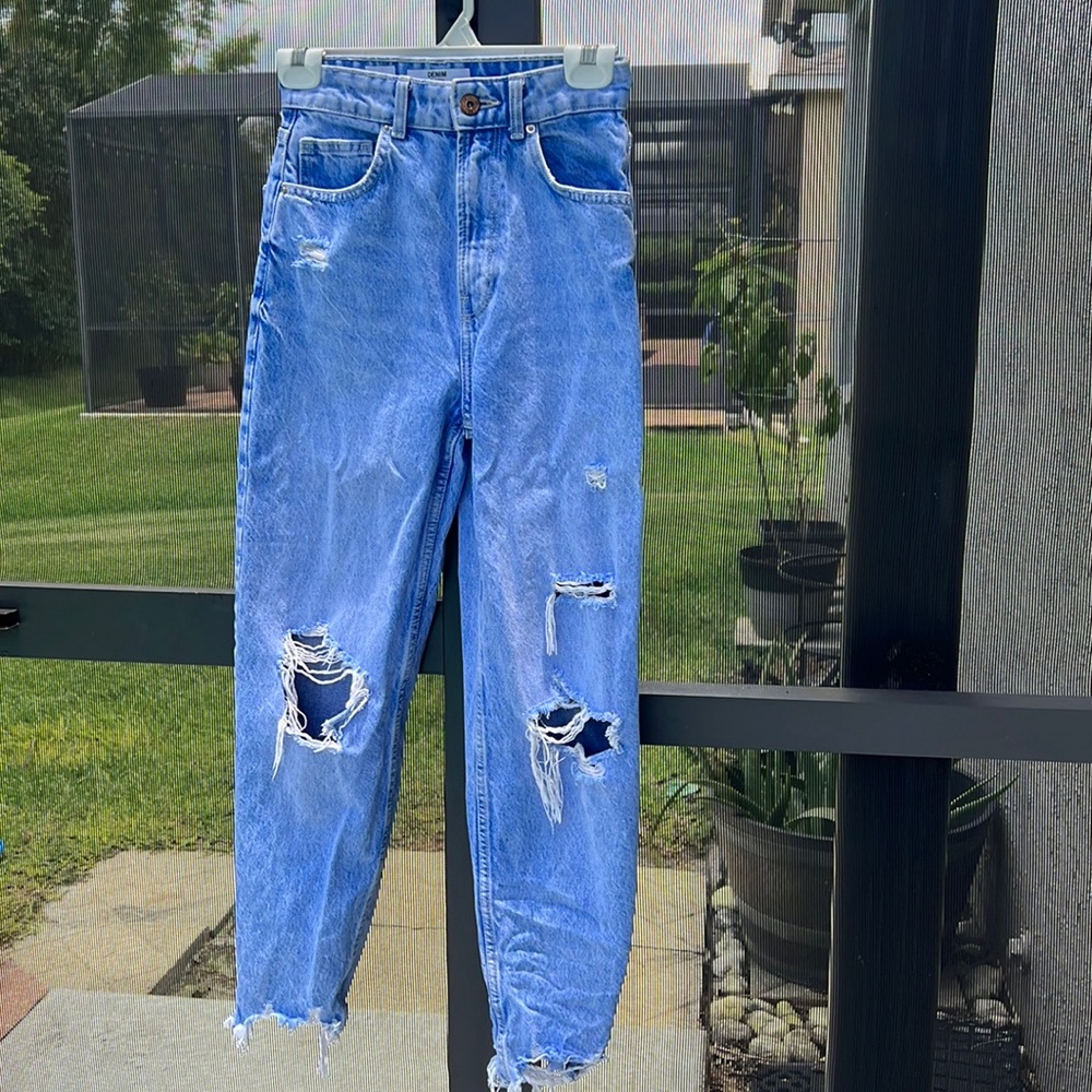 Bershka Ripped Mom Jeans💙